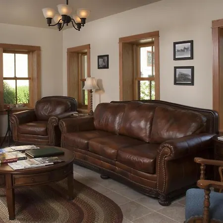 Lake Orchard Farm Retreat